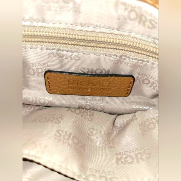 🟠LOW START🟠Michael Kors Crossbody and wallet set - Picture 4 of 16